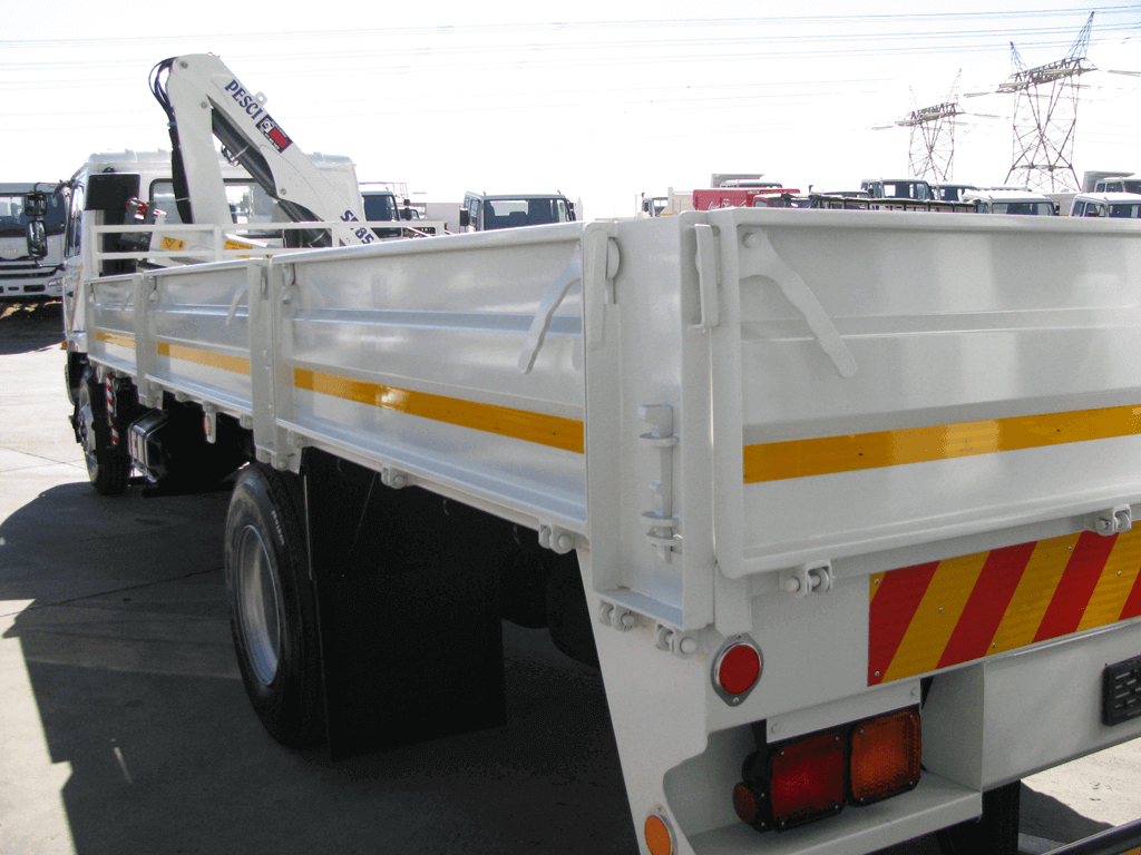 Dropside body crane